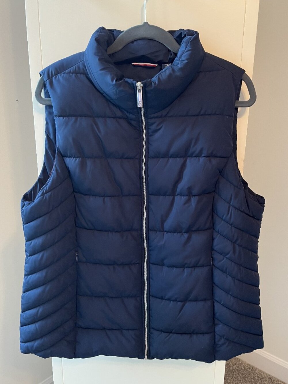 Tommy Hifiger Navy Puffer Vest - Size XL